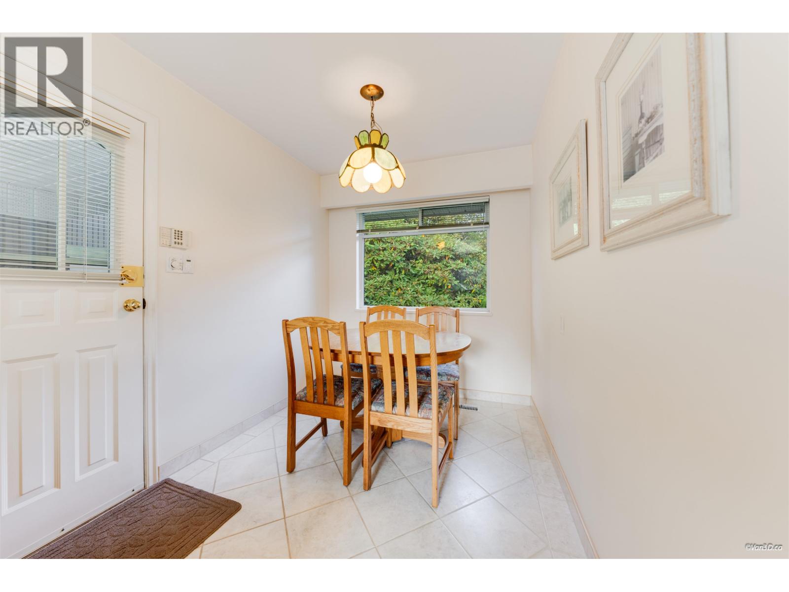 854 Kinsac Street, Coquitlam, British Columbia  V3J 4T7 - Photo 12 - R3061059
