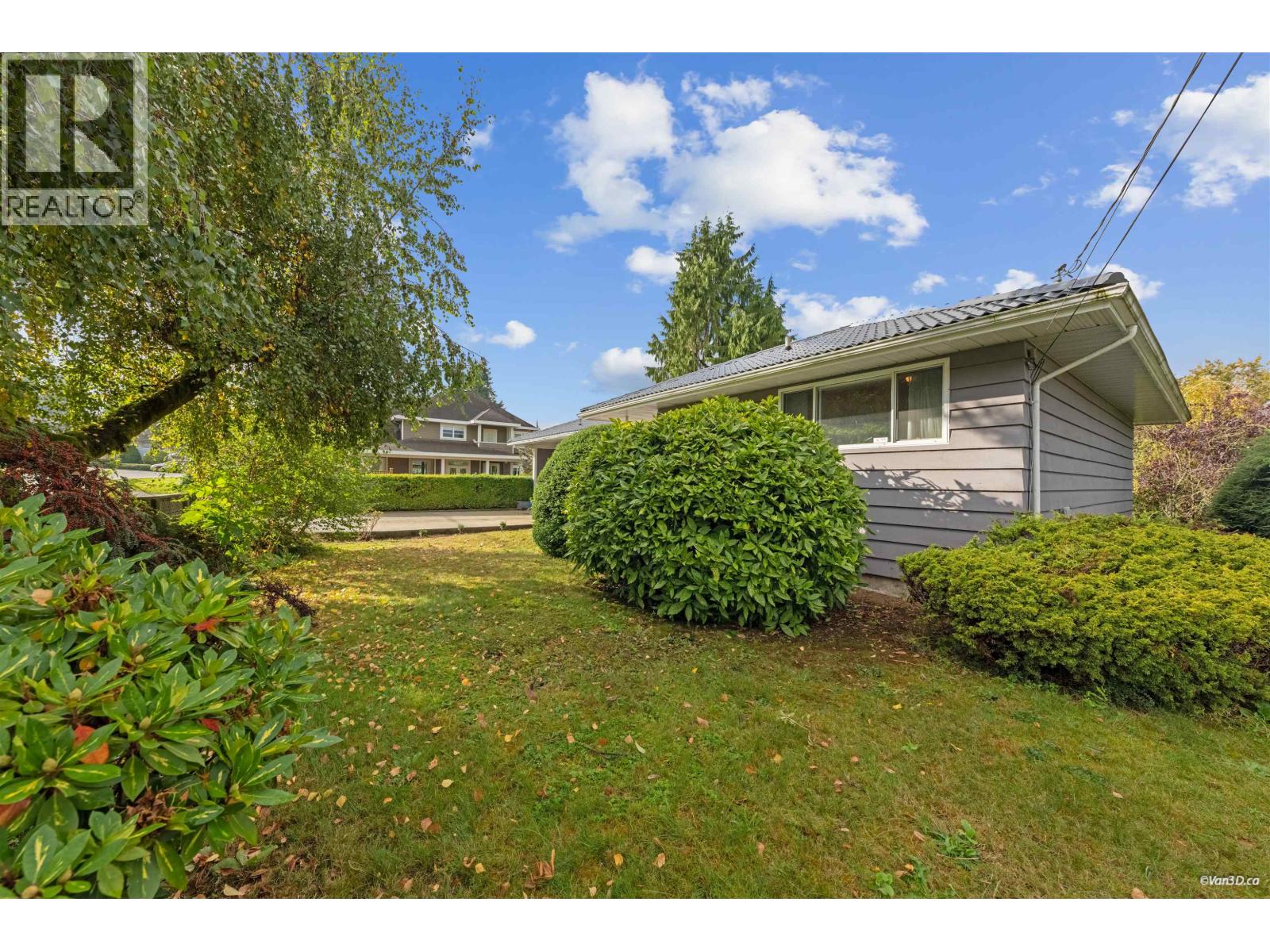 854 Kinsac Street, Coquitlam, British Columbia  V3J 4T7 - Photo 33 - R3061059