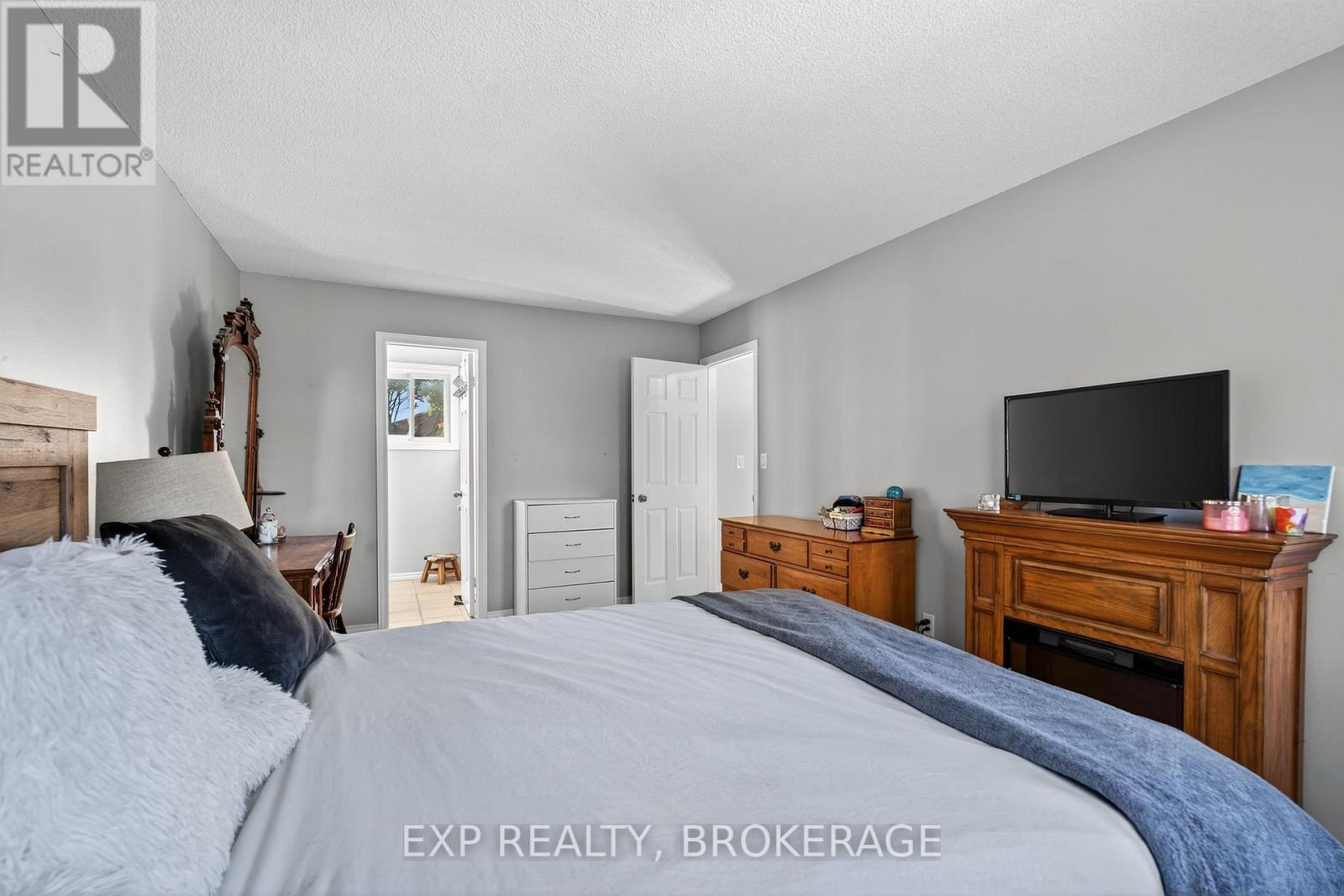 50 Chartwell Crescent, Kingston (Kingston East (Incl Barret Crt)), Ontario  K7K 6P3 - Photo 23 - X12477578