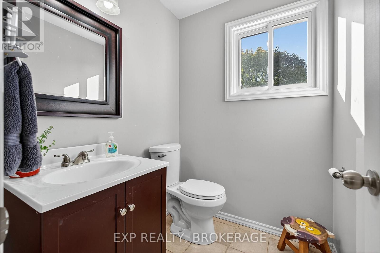 50 Chartwell Crescent, Kingston (Kingston East (Incl Barret Crt)), Ontario  K7K 6P3 - Photo 24 - X12477578