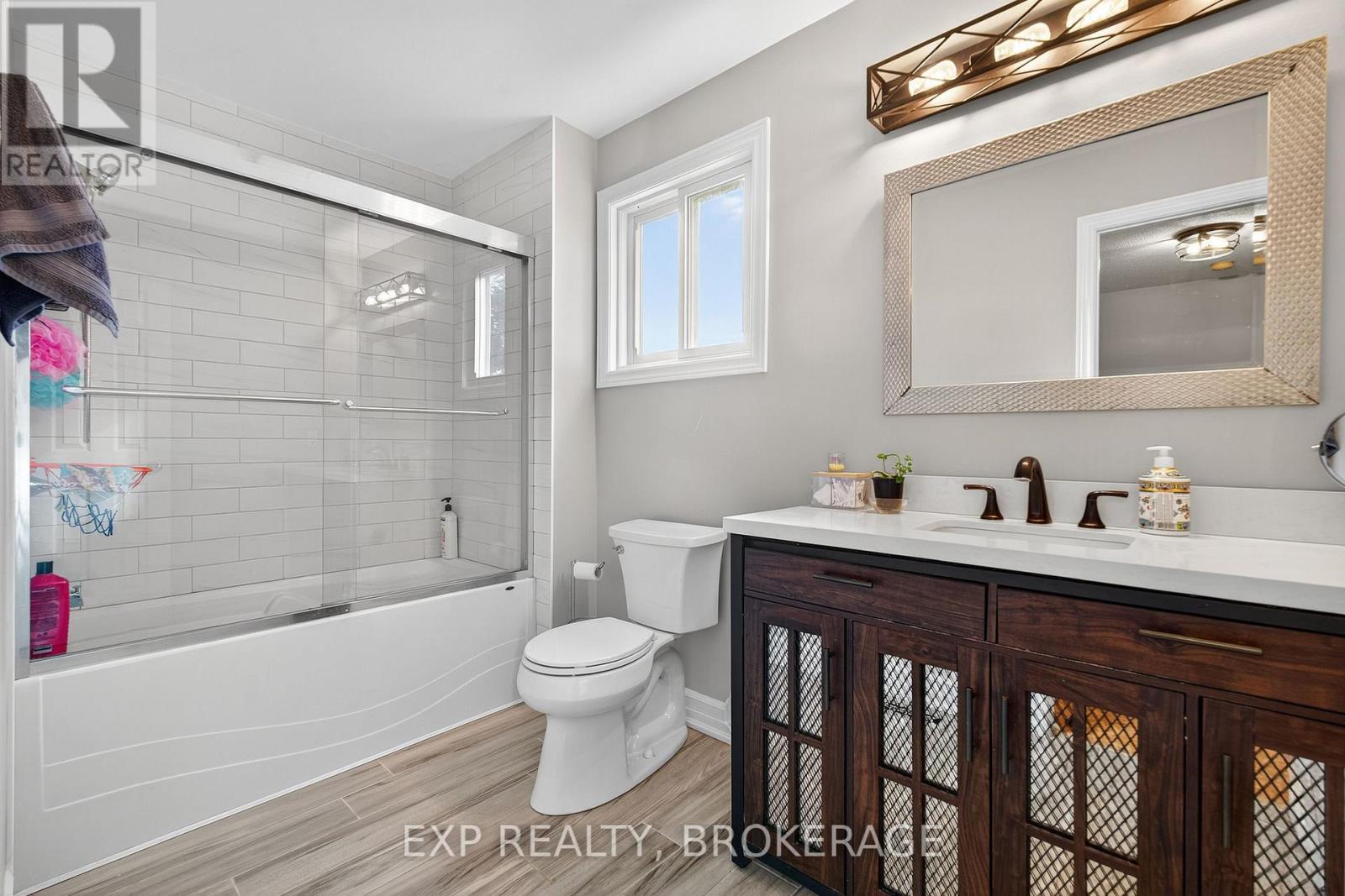 50 Chartwell Crescent, Kingston (Kingston East (Incl Barret Crt)), Ontario  K7K 6P3 - Photo 27 - X12477578