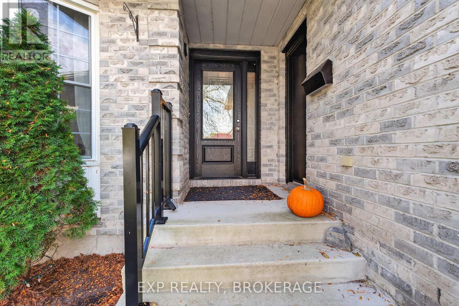 50 Chartwell Crescent, Kingston (Kingston East (Incl Barret Crt)), Ontario  K7K 6P3 - Photo 4 - X12477578