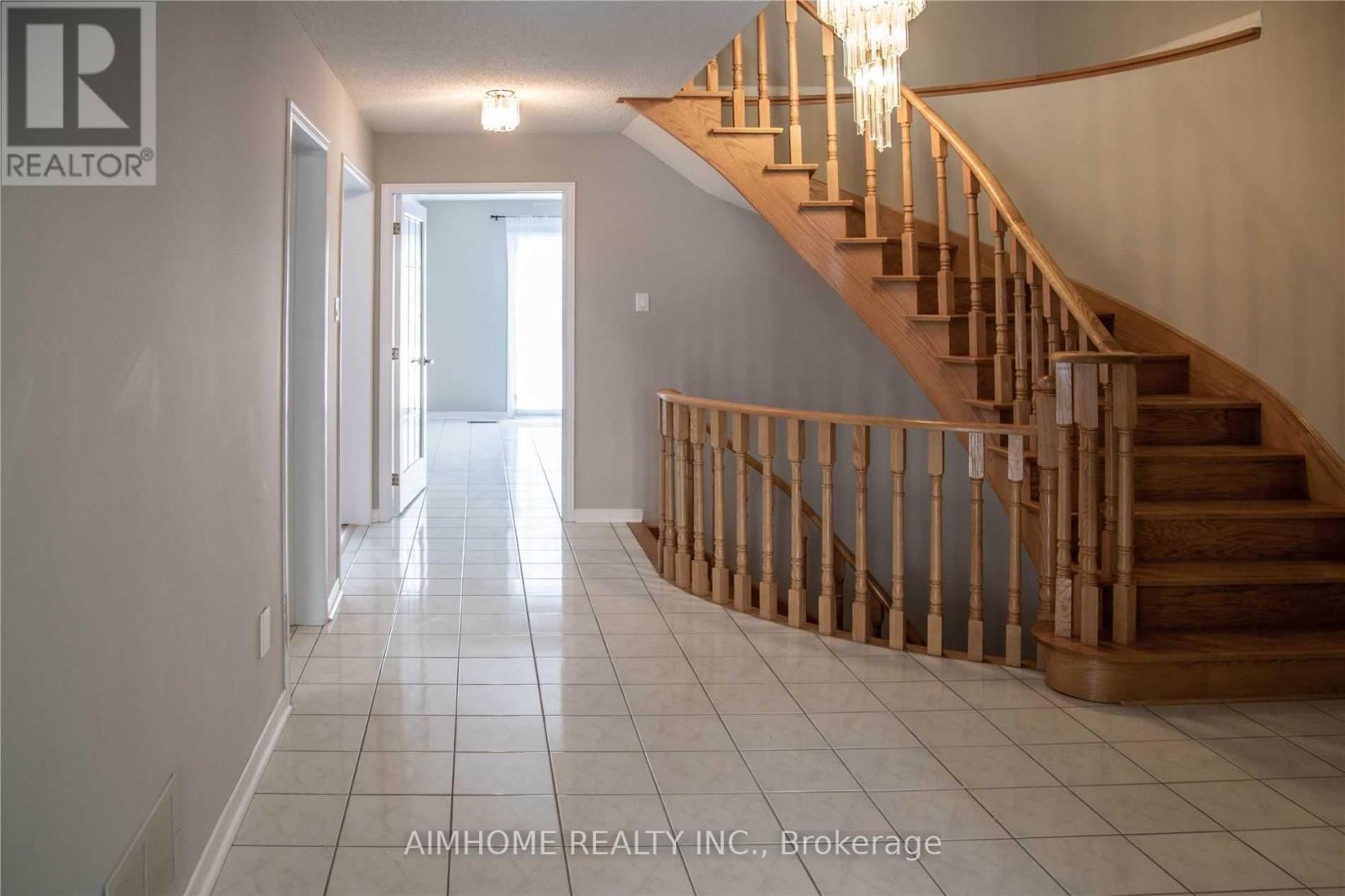 66 Devonsleigh Boulevard, Richmond Hill, Ontario  L4S 1H2 - Photo 2 - N12466078