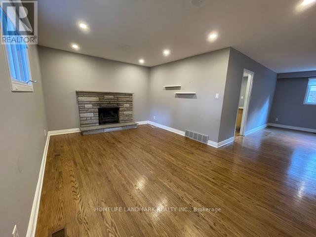 2086 Thornlea Drive, Oakville, Ontario  L6L 1K6 - Photo 13 - W12420298