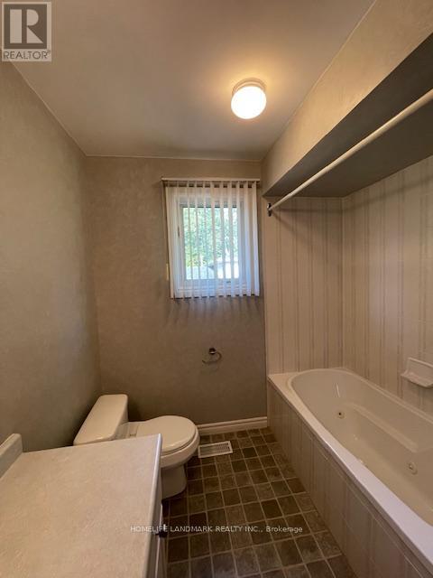 2086 Thornlea Drive, Oakville, Ontario  L6L 1K6 - Photo 20 - W12420298