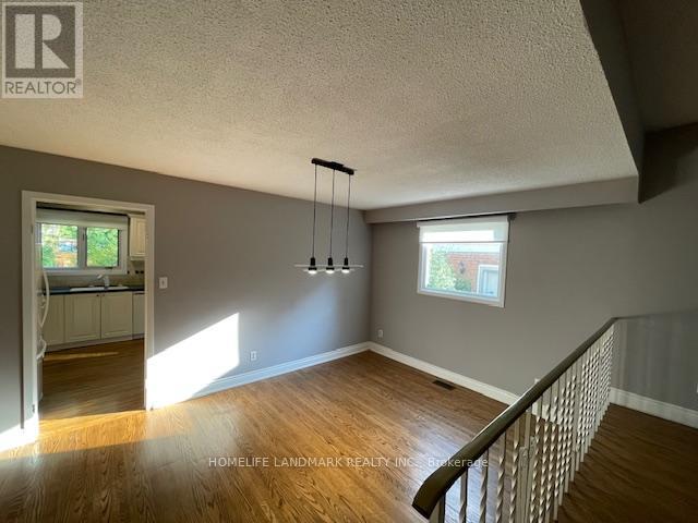 2086 Thornlea Drive, Oakville, Ontario  L6L 1K6 - Photo 7 - W12420298