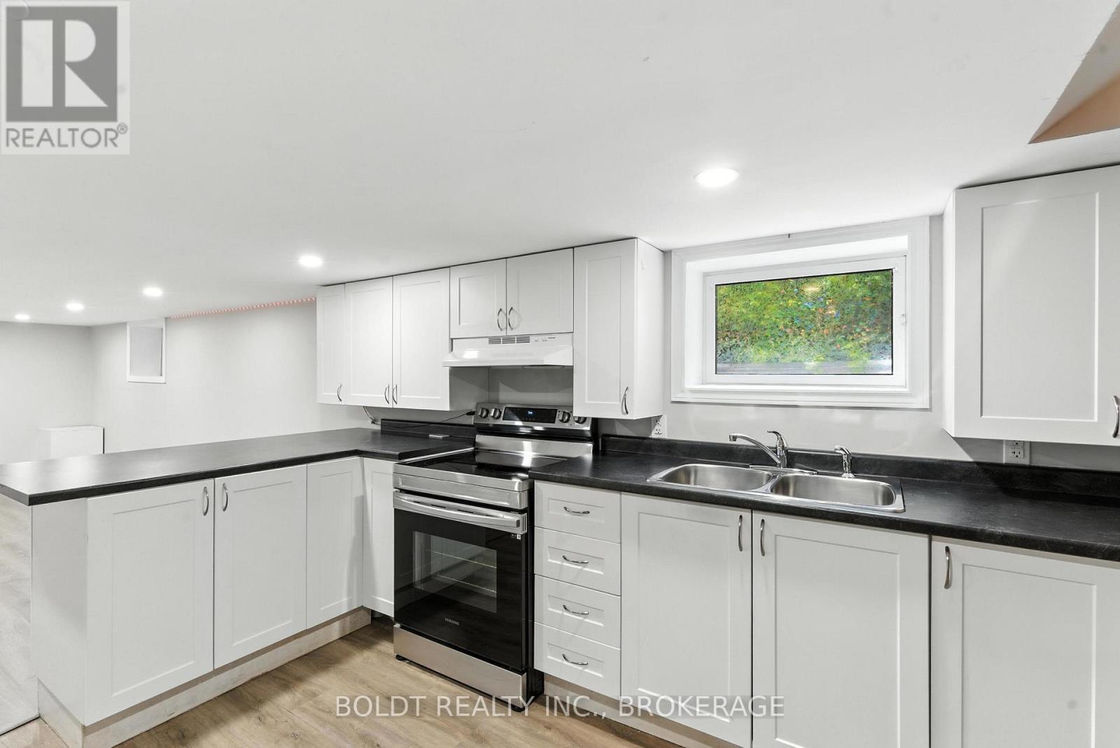 63 Permilla Street, St. Catharines, Ontario  L2S 2G4 - Photo 12 - X12475562
