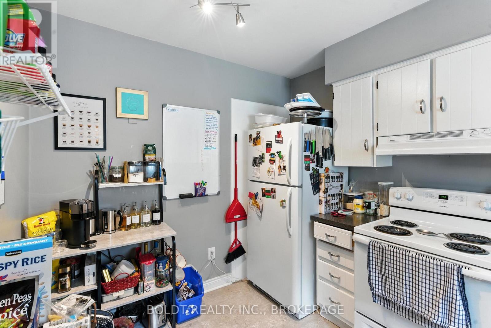 63 Permilla Street, St. Catharines, Ontario  L2S 2G4 - Photo 8 - X12475562