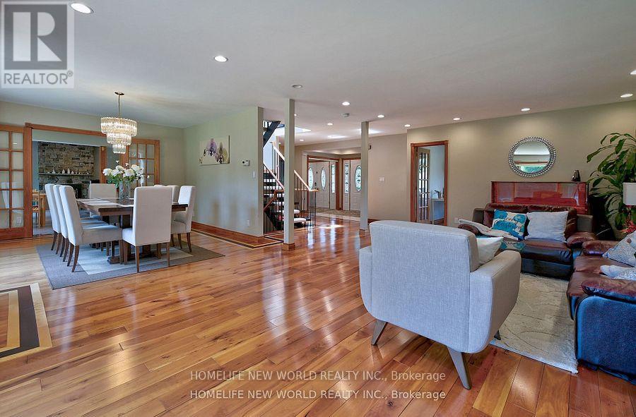 7 Sulgrave Crescent, Toronto, Ontario  M2L 1W5 - Photo 8 - C12477591