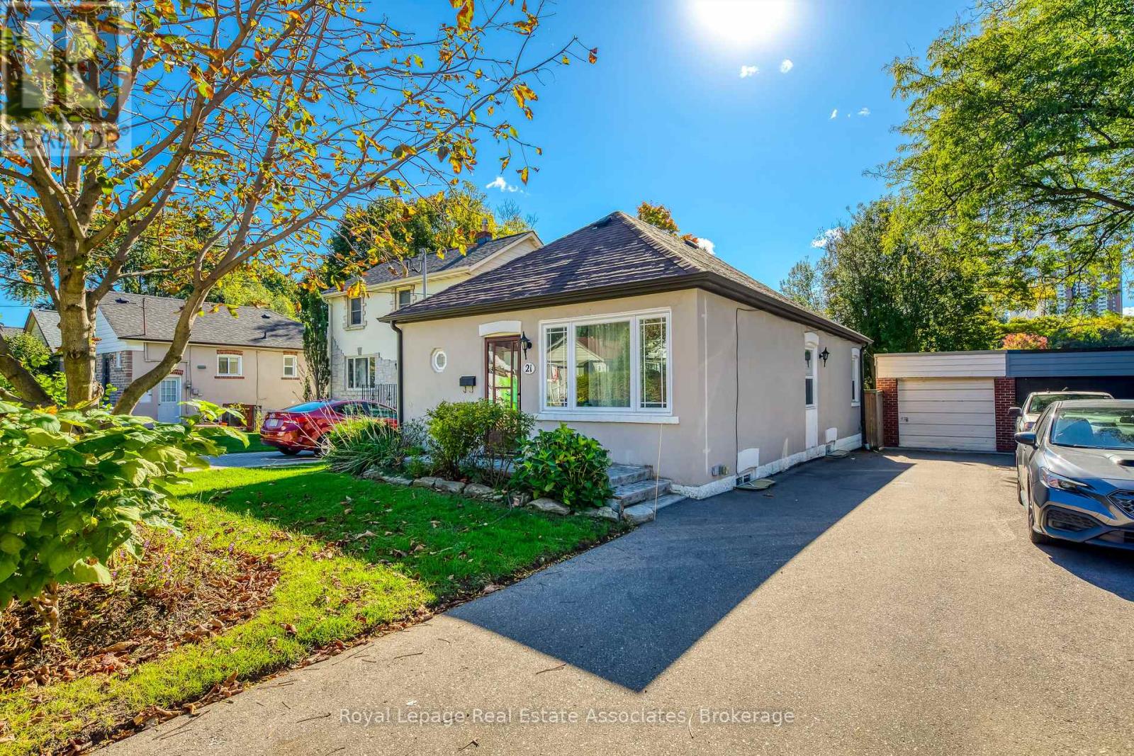 21 Brenton Street, Toronto, Ontario  M4B 1E1 - Photo 2 - E12477585