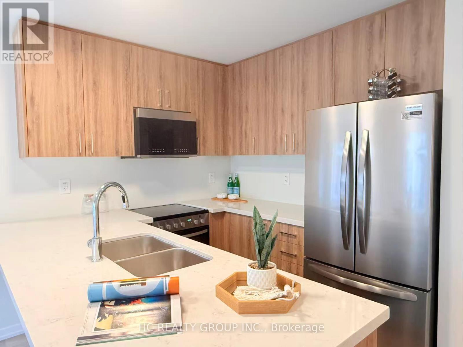 63 Matawin Lane, Richmond Hill, Ontario  L4B 0H8 - Photo 5 - N12477542