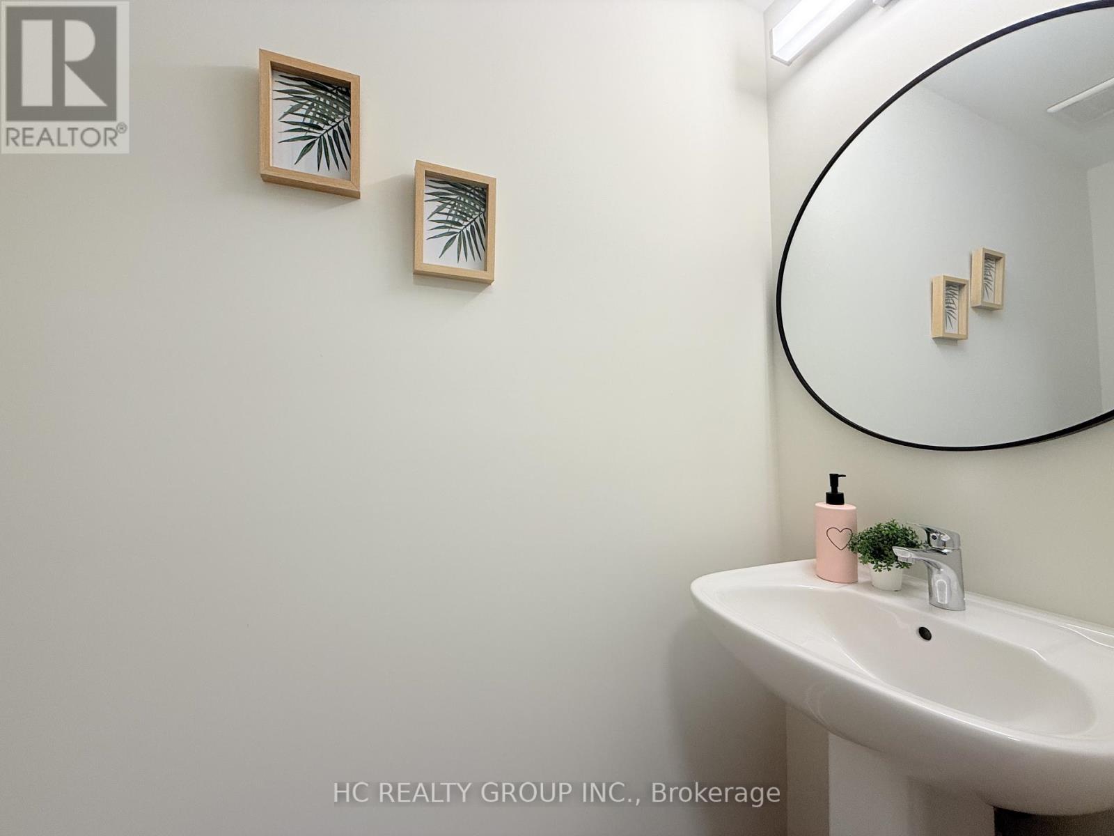63 Matawin Lane, Richmond Hill, Ontario  L4B 0H8 - Photo 6 - N12477542