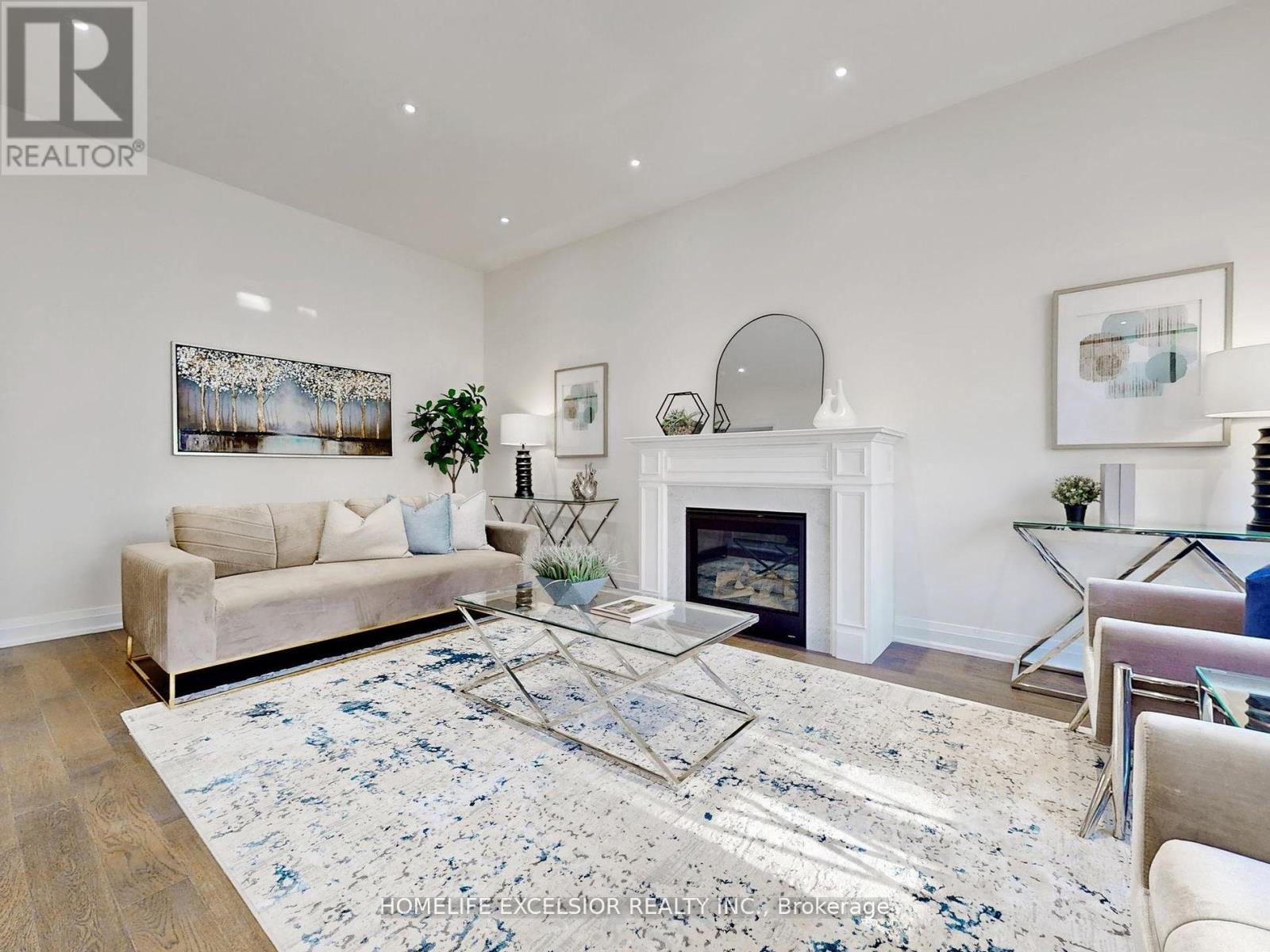 19 Aida Place, Richmond Hill, Ontario  L4E 2Y5 - Photo 4 - N12477561