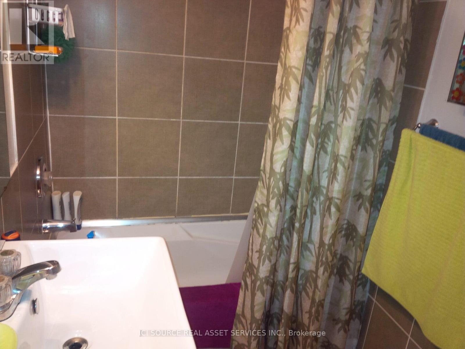 Basement - 206 York Hill Boulevard, Vaughan, Ontario  L4J 2P6 - Photo 3 - N12477593