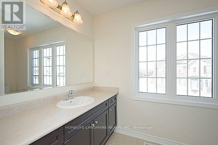 1646 Gainer Crescent, Milton, Ontario  L9T 8X9 - Photo 2 - W12477564