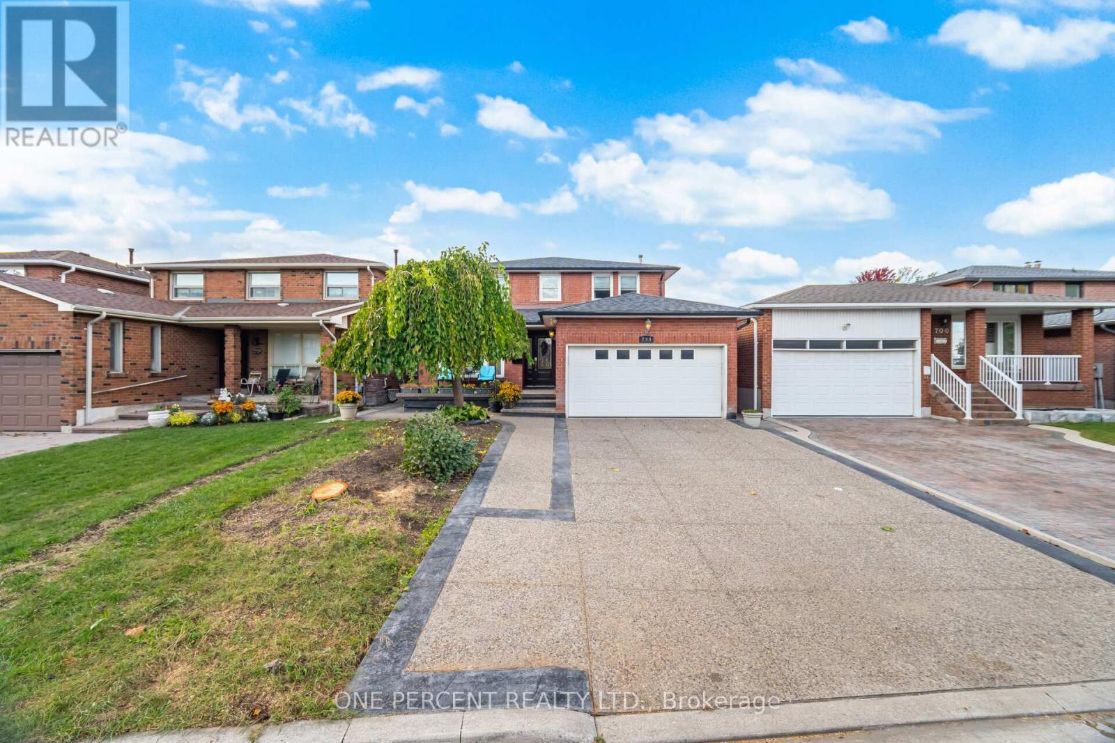 704 BOOKHAM CRESCENT, Mississauga, Ontario
