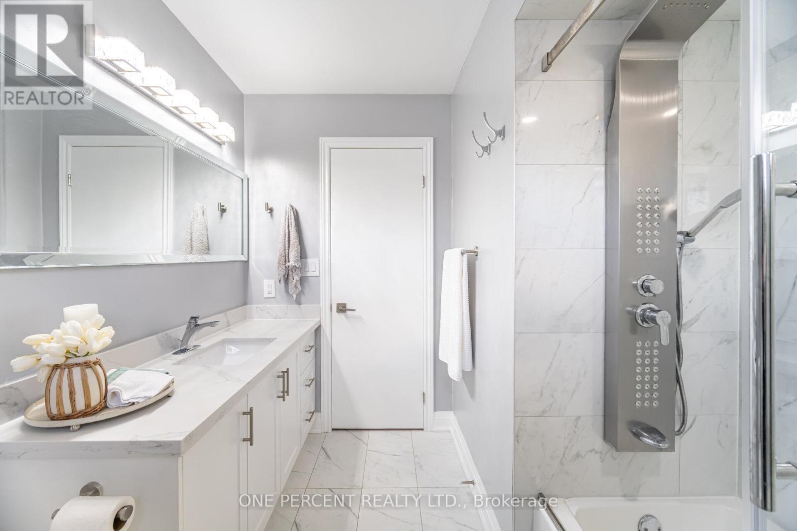 704 Bookham Crescent, Mississauga, Ontario  L4Z 1T9 - Photo 32 - W12477572