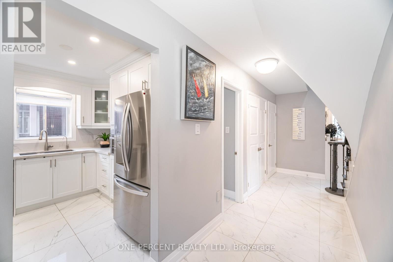 704 Bookham Crescent, Mississauga, Ontario  L4Z 1T9 - Photo 9 - W12477572