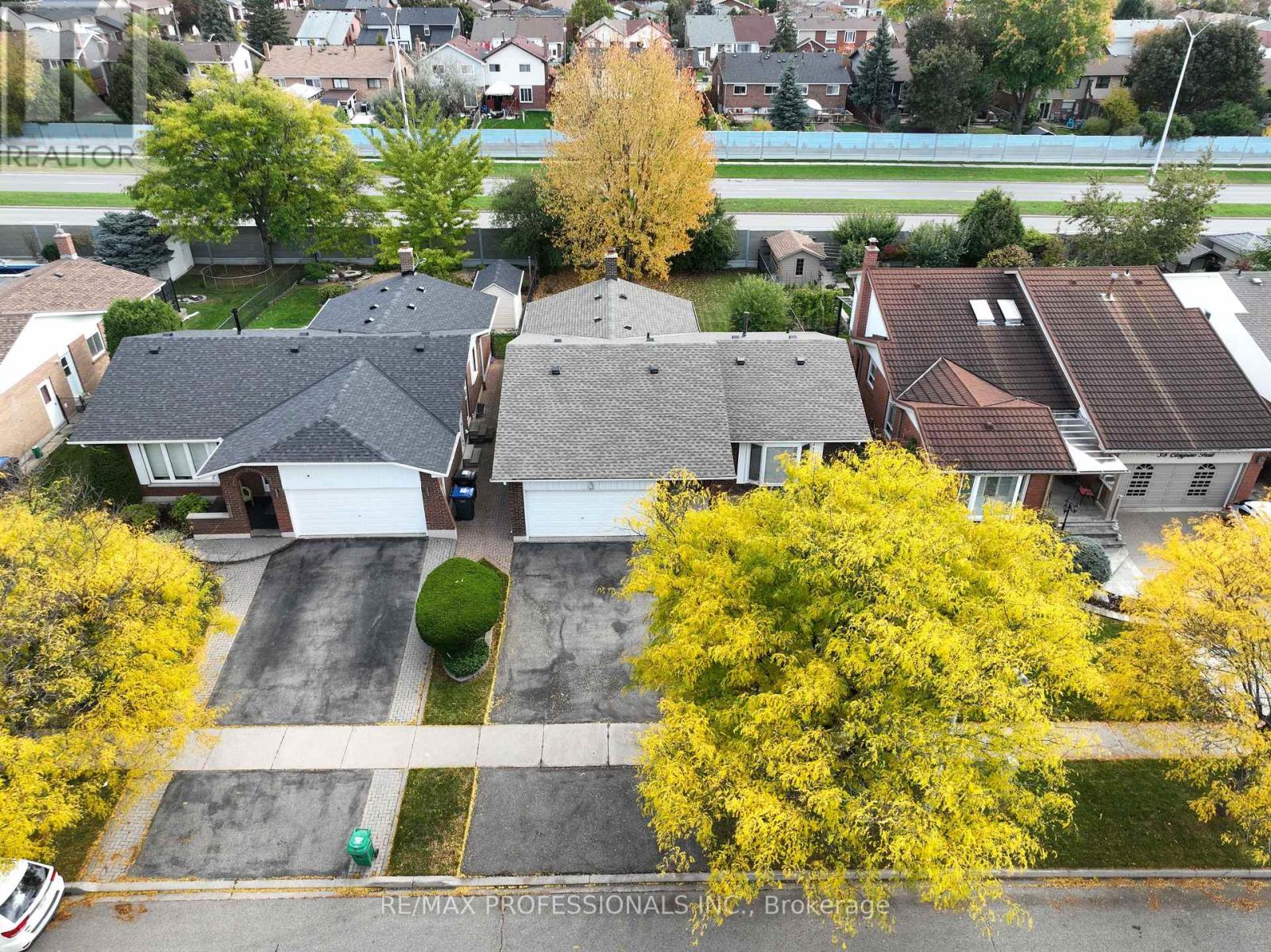 40 Claypine Trail, Brampton, Ontario  L6V 3L9 - Photo 2 - W12477573