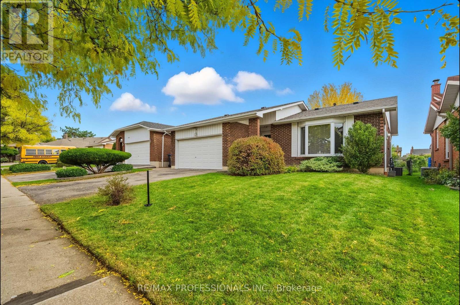 40 Claypine Trail, Brampton, Ontario  L6V 3L9 - Photo 4 - W12477573
