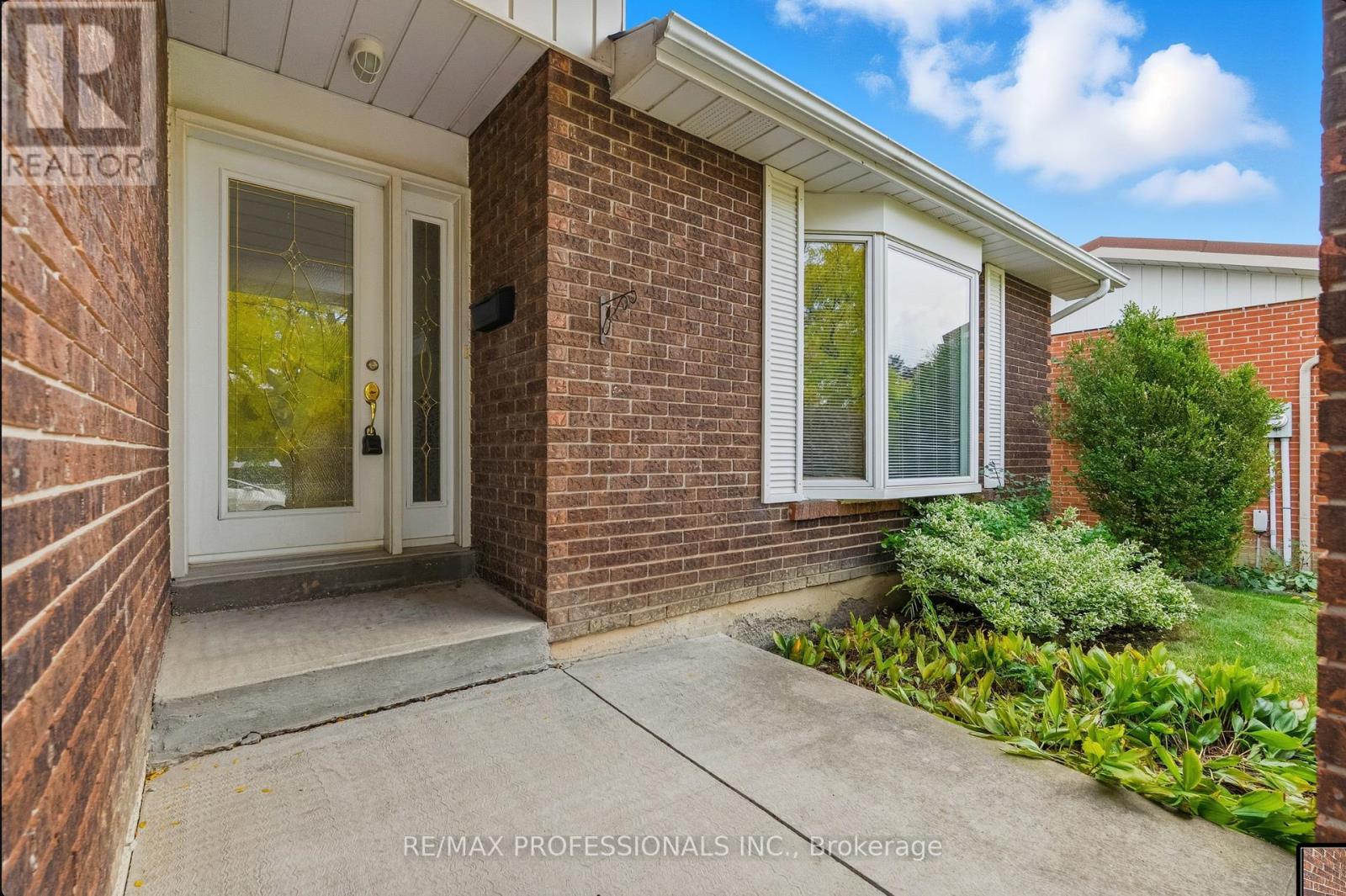 40 Claypine Trail, Brampton, Ontario  L6V 3L9 - Photo 5 - W12477573