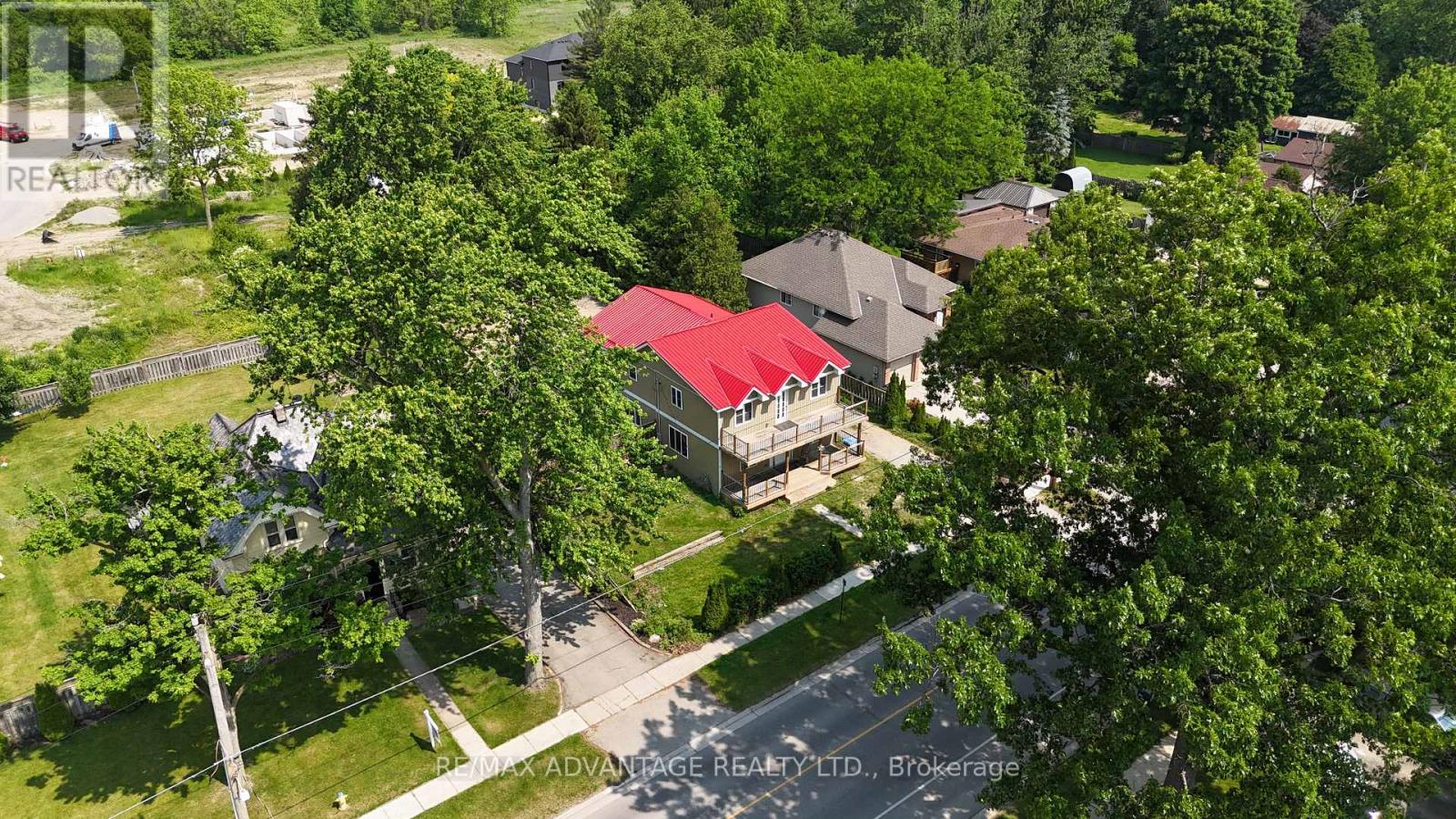 8566 Glendon Drive, Strathroy-Caradoc, Ontario  N0L 1W0 - Photo 4 - X12477611