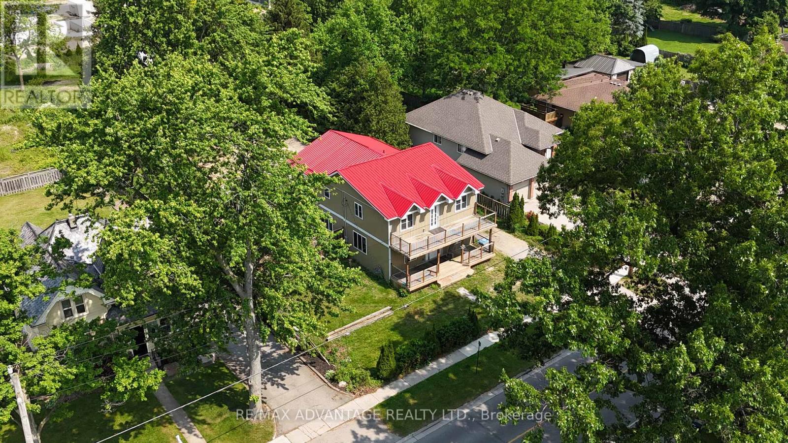 8566 Glendon Drive, Strathroy-Caradoc, Ontario  N0L 1W0 - Photo 5 - X12477611