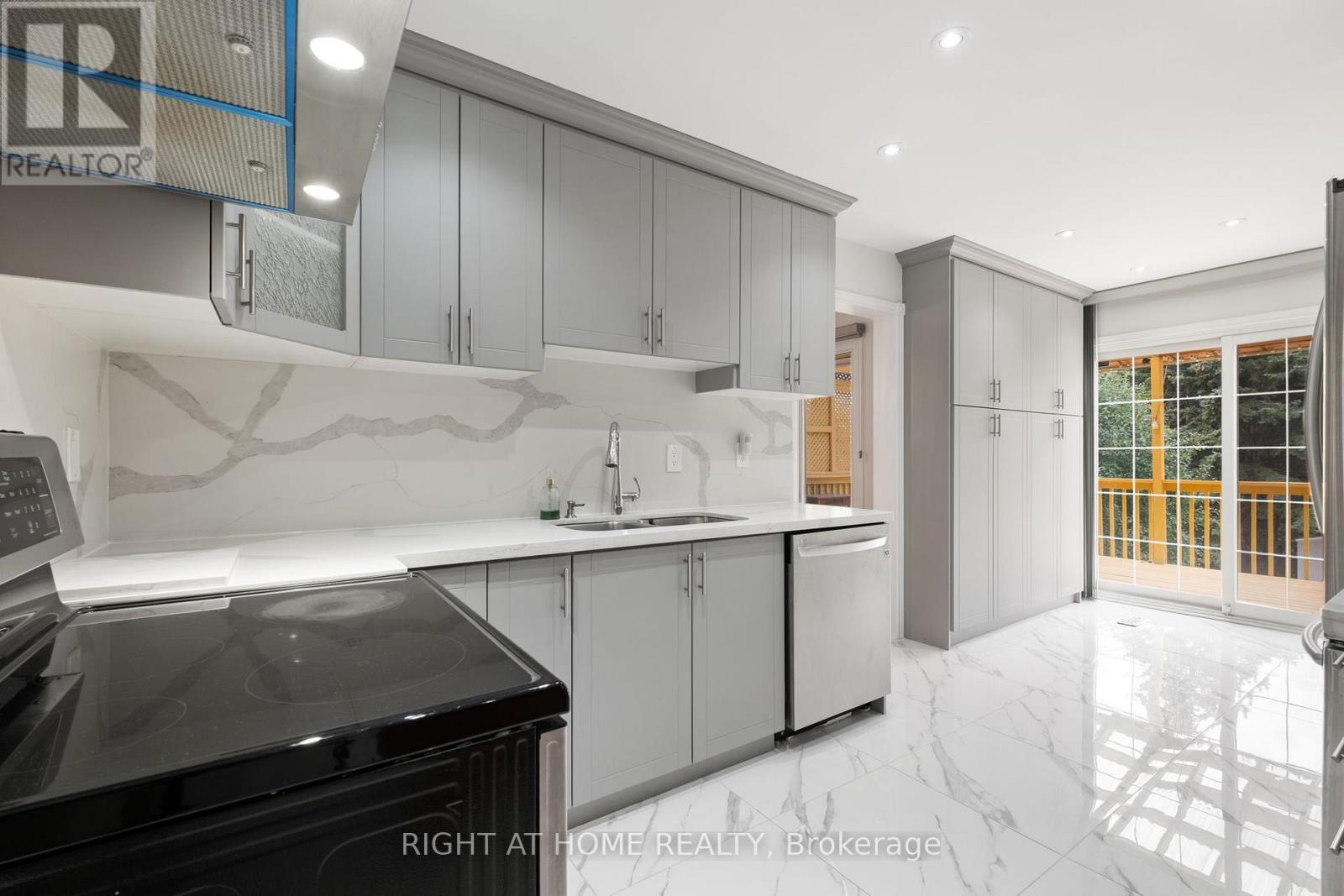 7 Lord Simcoe Drive, Brampton, Ontario  L6S 5G4 - Photo 13 - W12477596