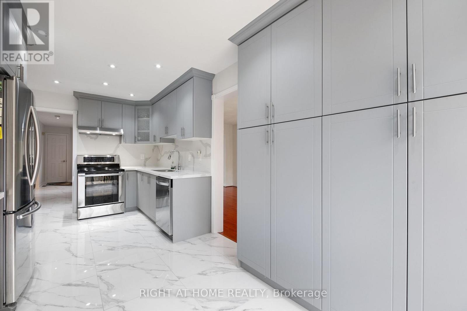 7 Lord Simcoe Drive, Brampton, Ontario  L6S 5G4 - Photo 16 - W12477596