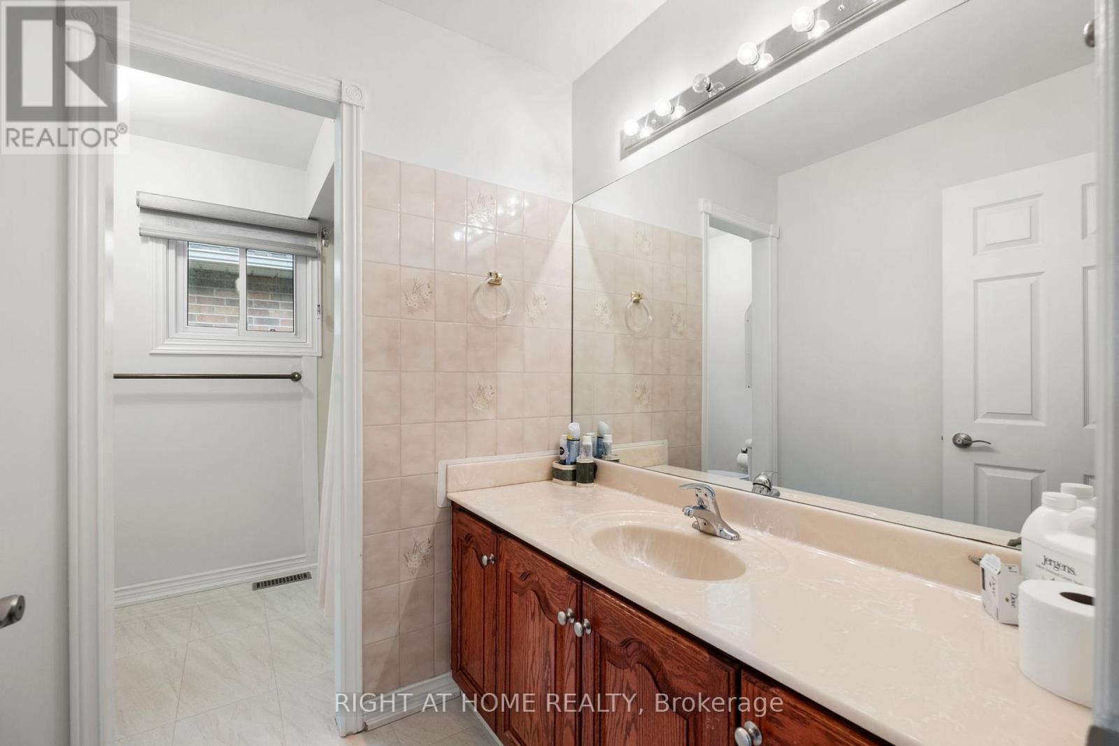 7 Lord Simcoe Drive, Brampton, Ontario  L6S 5G4 - Photo 29 - W12477596