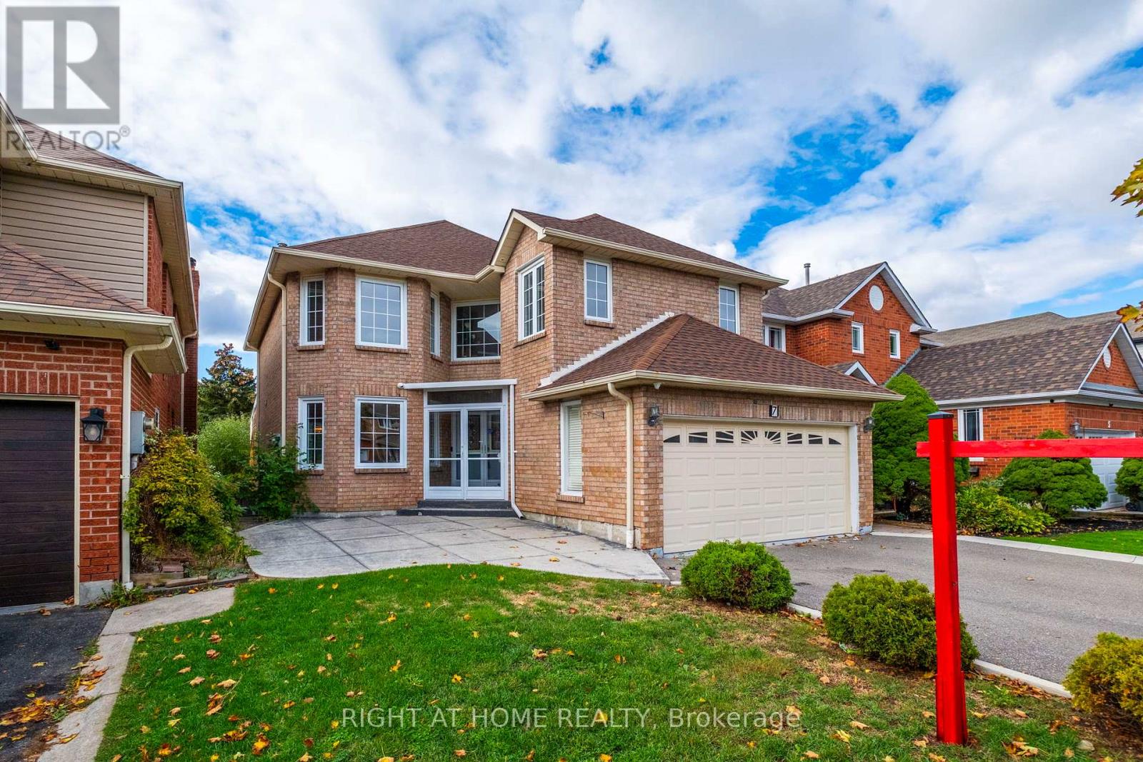 7 Lord Simcoe Drive, Brampton, Ontario  L6S 5G4 - Photo 4 - W12477596