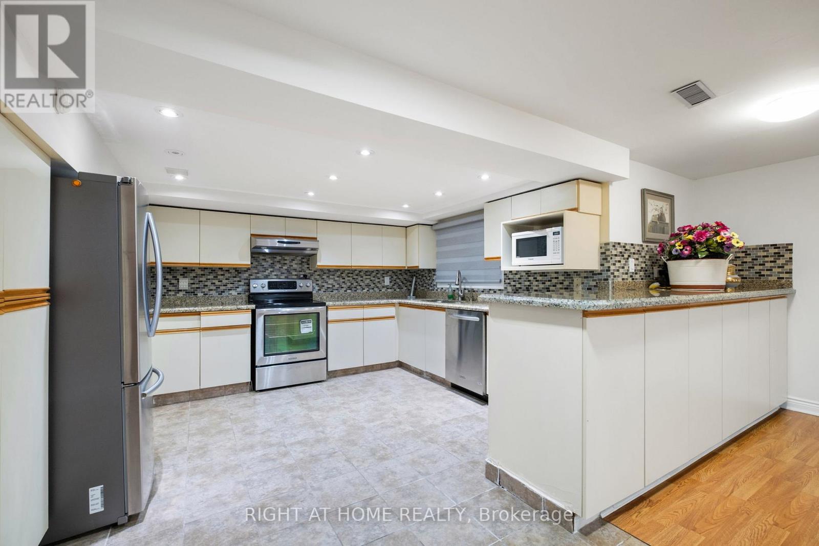 7 Lord Simcoe Drive, Brampton, Ontario  L6S 5G4 - Photo 41 - W12477596