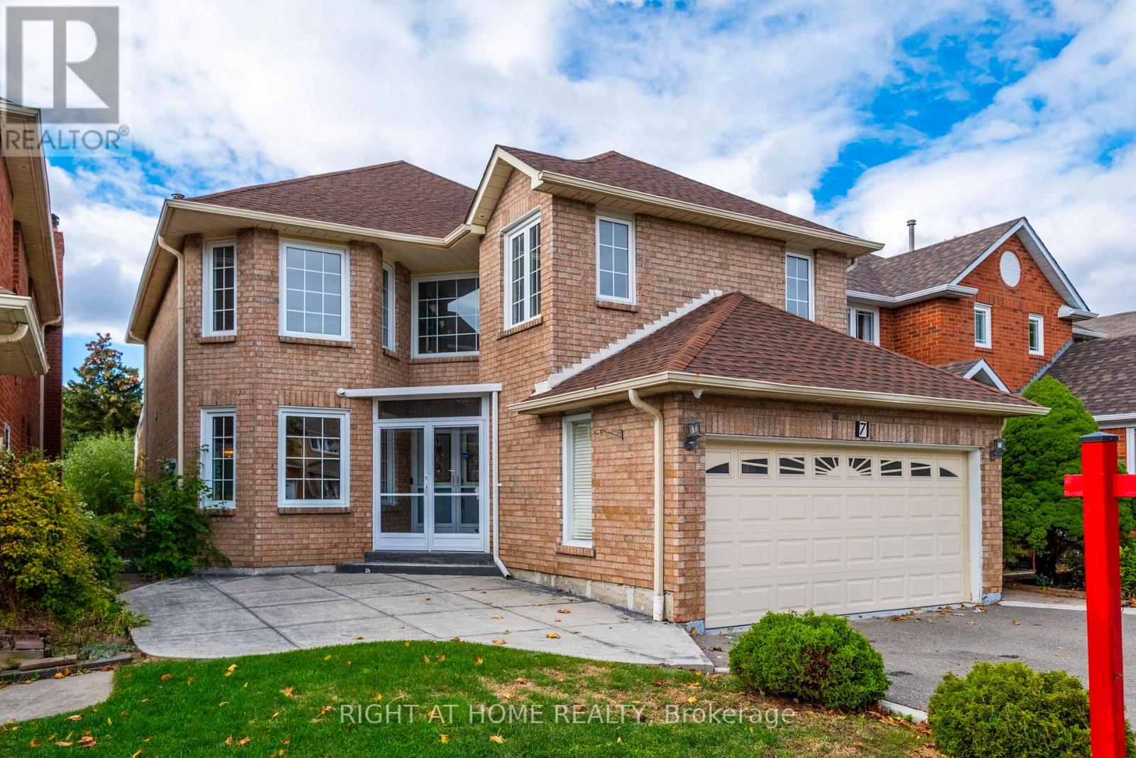 7 Lord Simcoe Drive, Brampton, Ontario  L6S 5G4 - Photo 5 - W12477596
