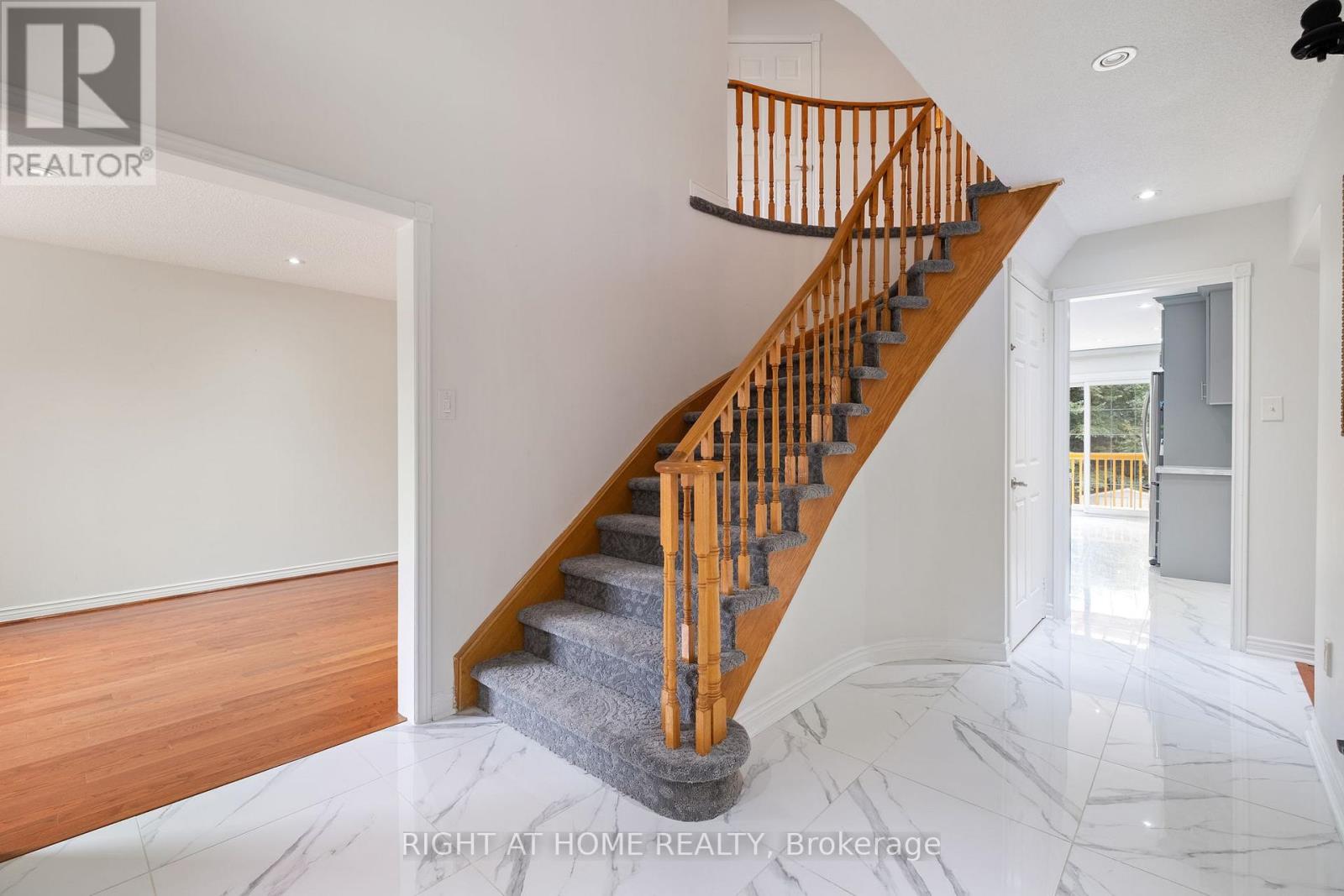 7 Lord Simcoe Drive, Brampton, Ontario  L6S 5G4 - Photo 7 - W12477596