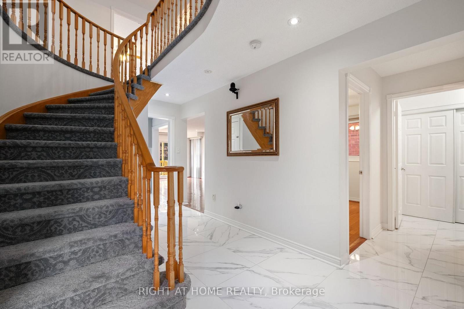 7 Lord Simcoe Drive, Brampton, Ontario  L6S 5G4 - Photo 8 - W12477596