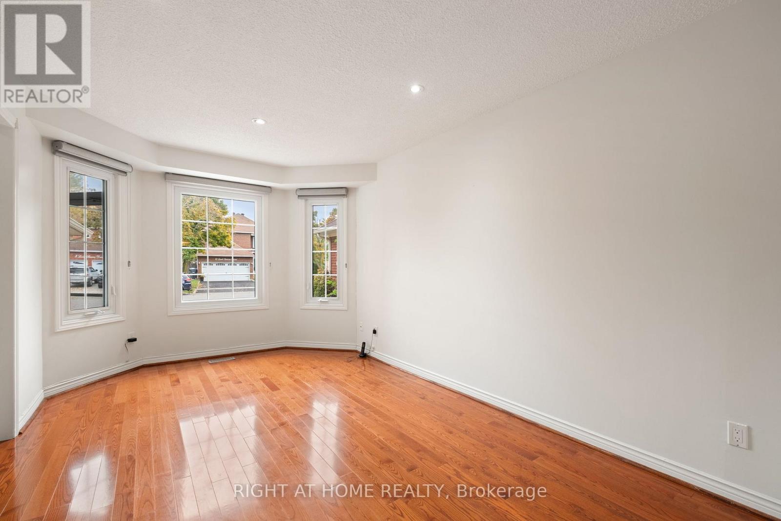 7 Lord Simcoe Drive, Brampton, Ontario  L6S 5G4 - Photo 9 - W12477596