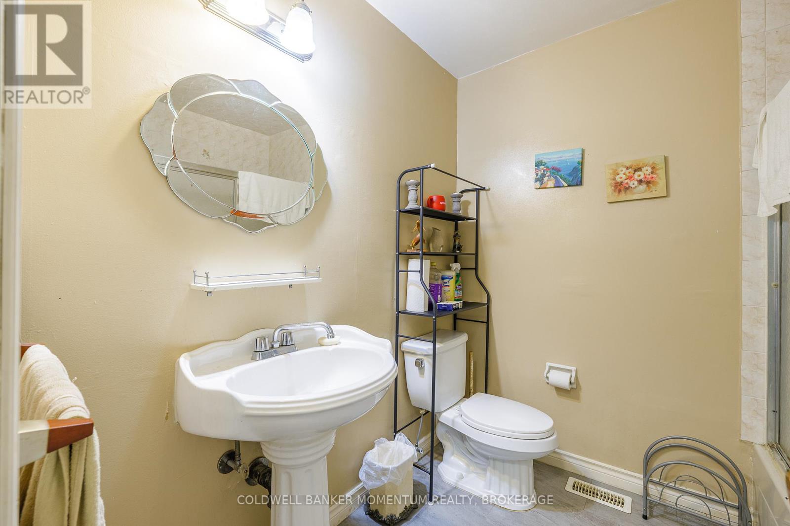 4 Kerwin Gate, St. Catharines (Lakeport), Ontario  L2N 4J8 - Photo 18 - X12477603