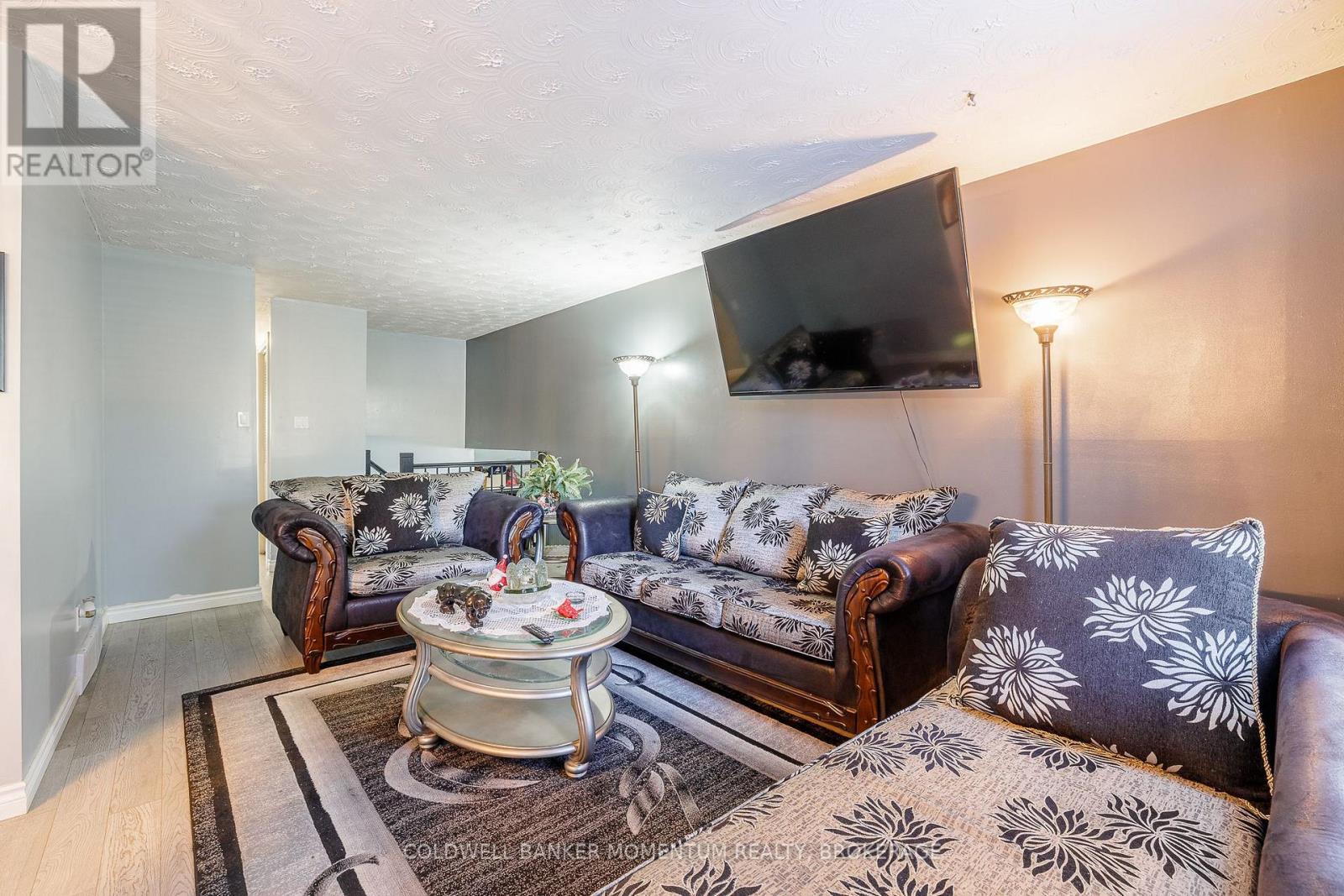 4 Kerwin Gate, St. Catharines (Lakeport), Ontario  L2N 4J8 - Photo 8 - X12477603