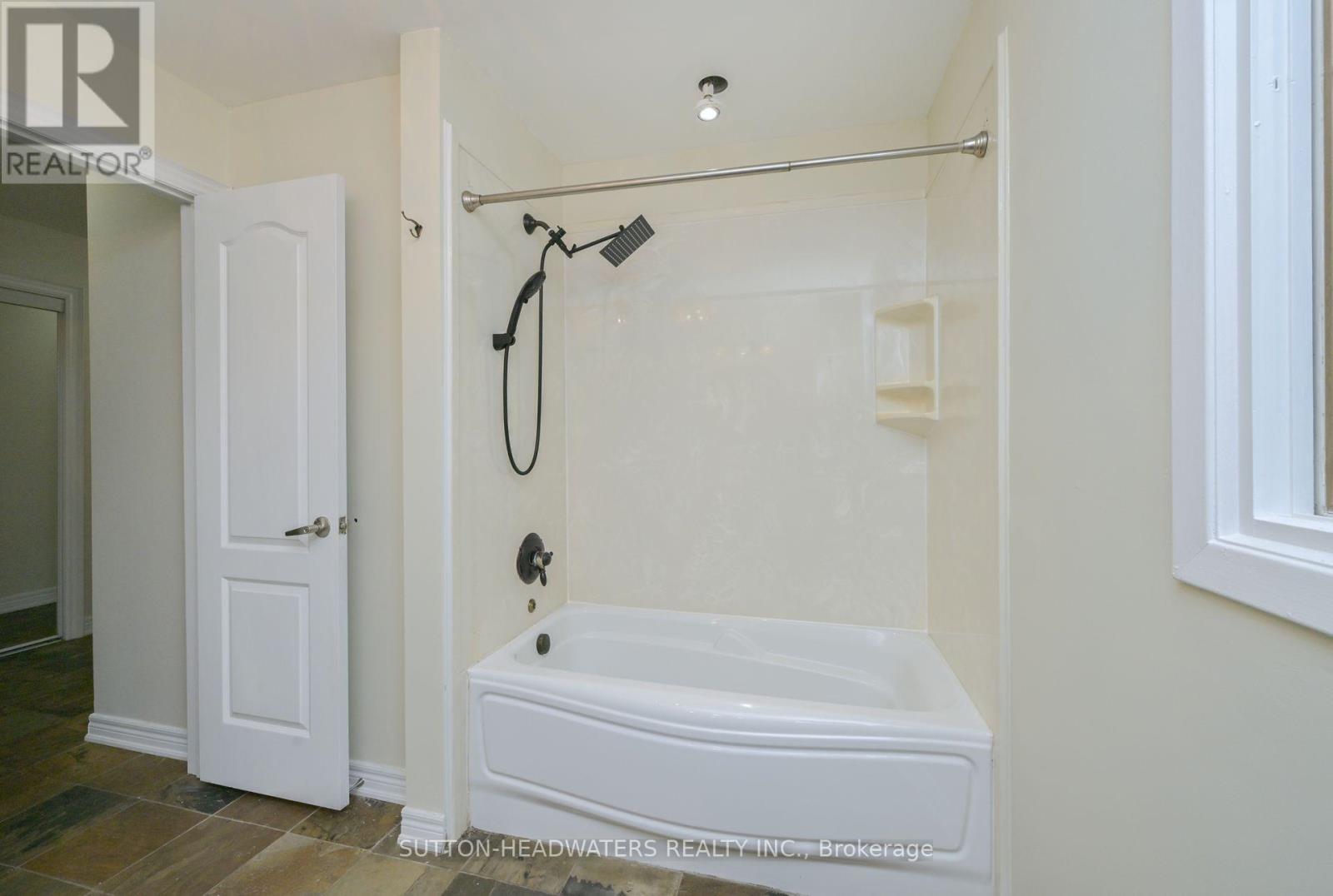 5 Cedar Drive, Caledon, Ontario  L7K 1H4 - Photo 19 - W12477606