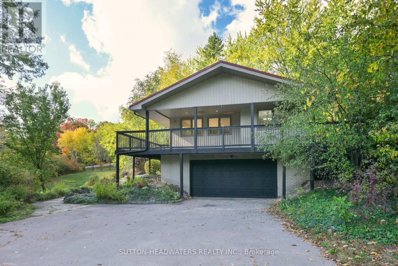5 Cedar Drive, Caledon, Ontario  L7K 1H4 - Photo 2 - W12477606