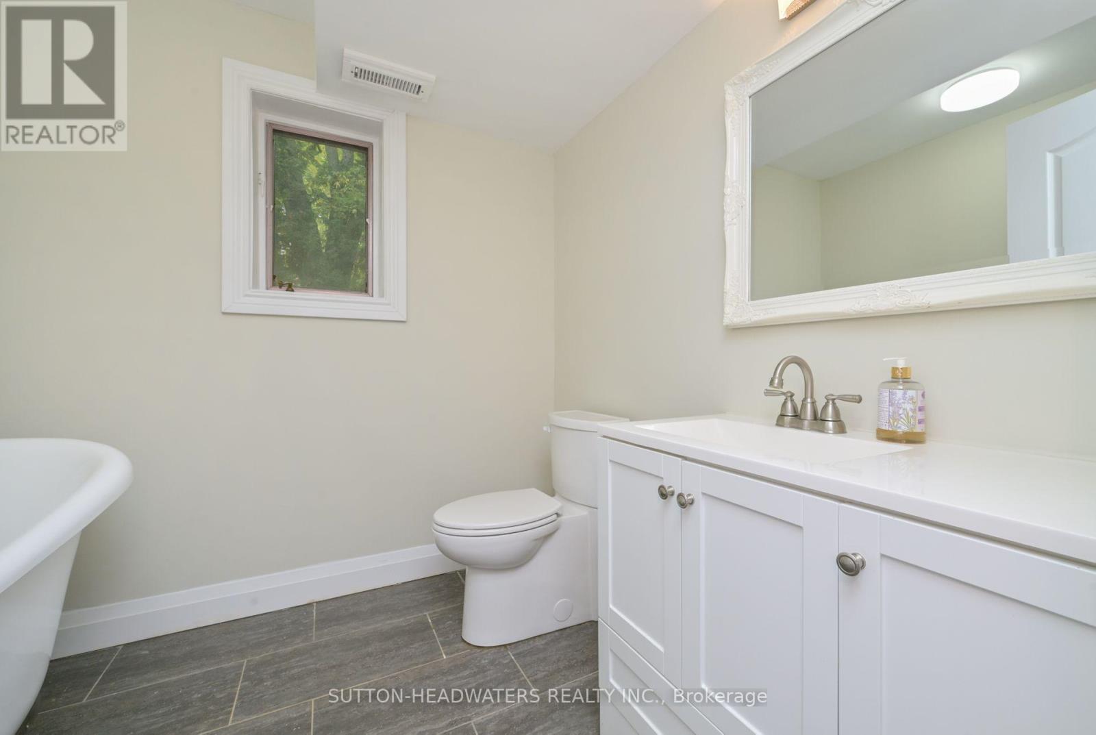 5 Cedar Drive, Caledon, Ontario  L7K 1H4 - Photo 22 - W12477606