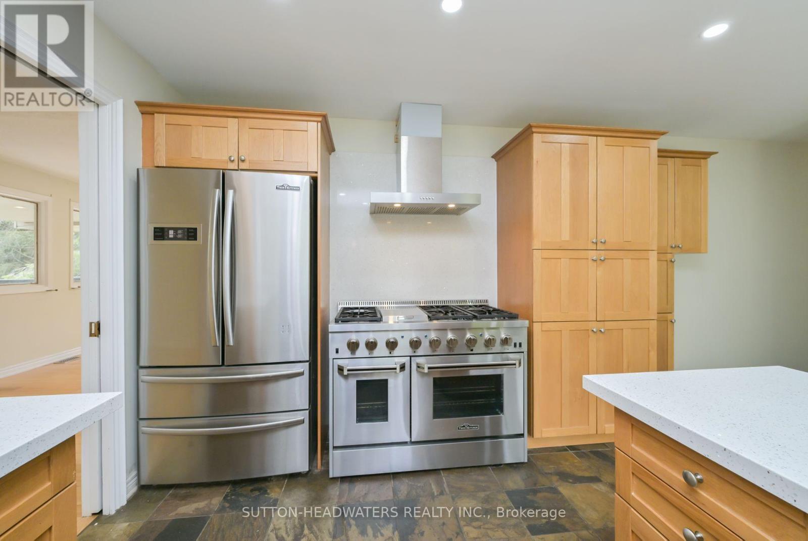 5 Cedar Drive, Caledon, Ontario  L7K 1H4 - Photo 5 - W12477606