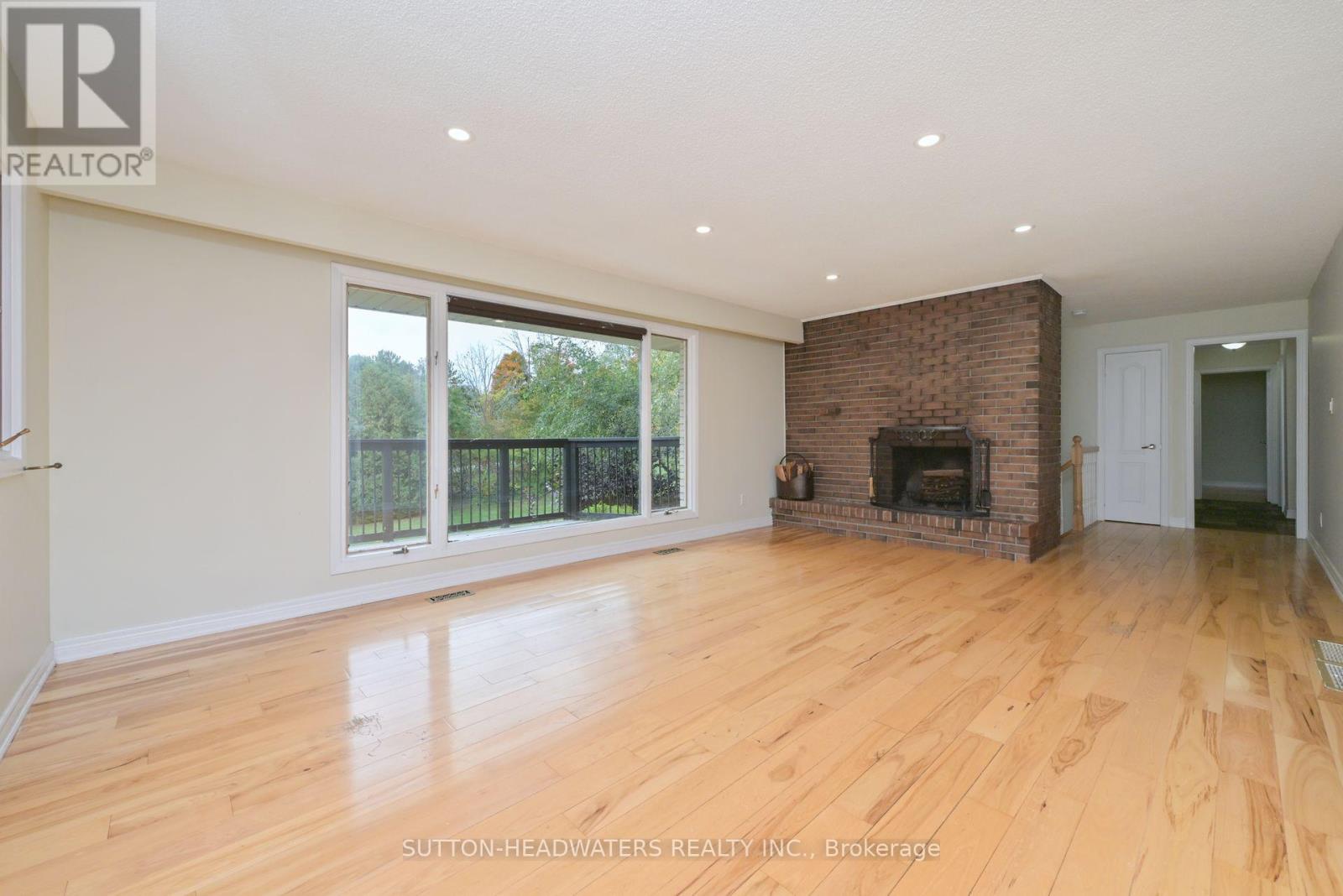 5 Cedar Drive, Caledon, Ontario  L7K 1H4 - Photo 7 - W12477606