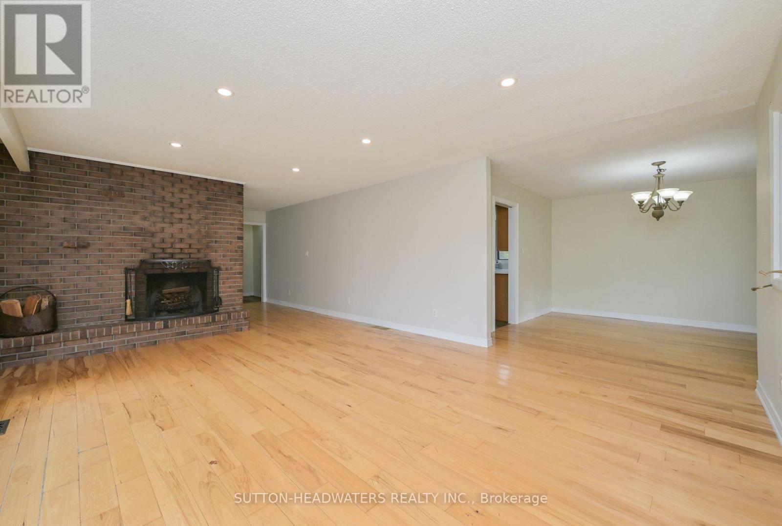 5 Cedar Drive, Caledon, Ontario  L7K 1H4 - Photo 8 - W12477606