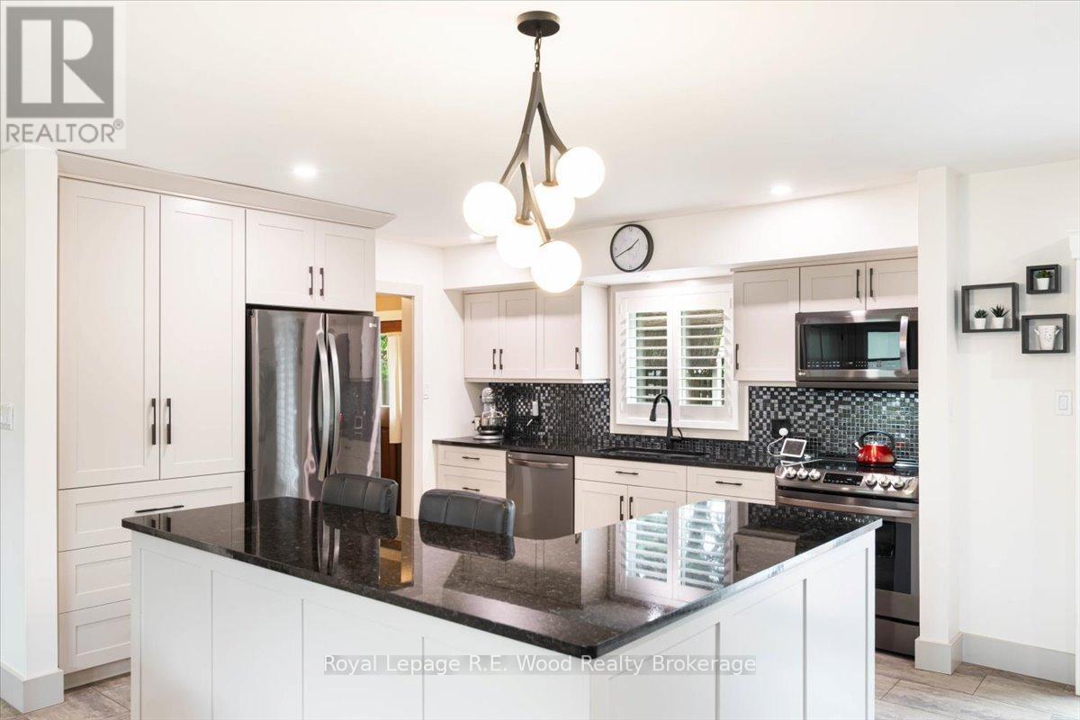 32 Devon Court, Tillsonburg, Ontario  N4G 4K6 - Photo 5 - X12427789