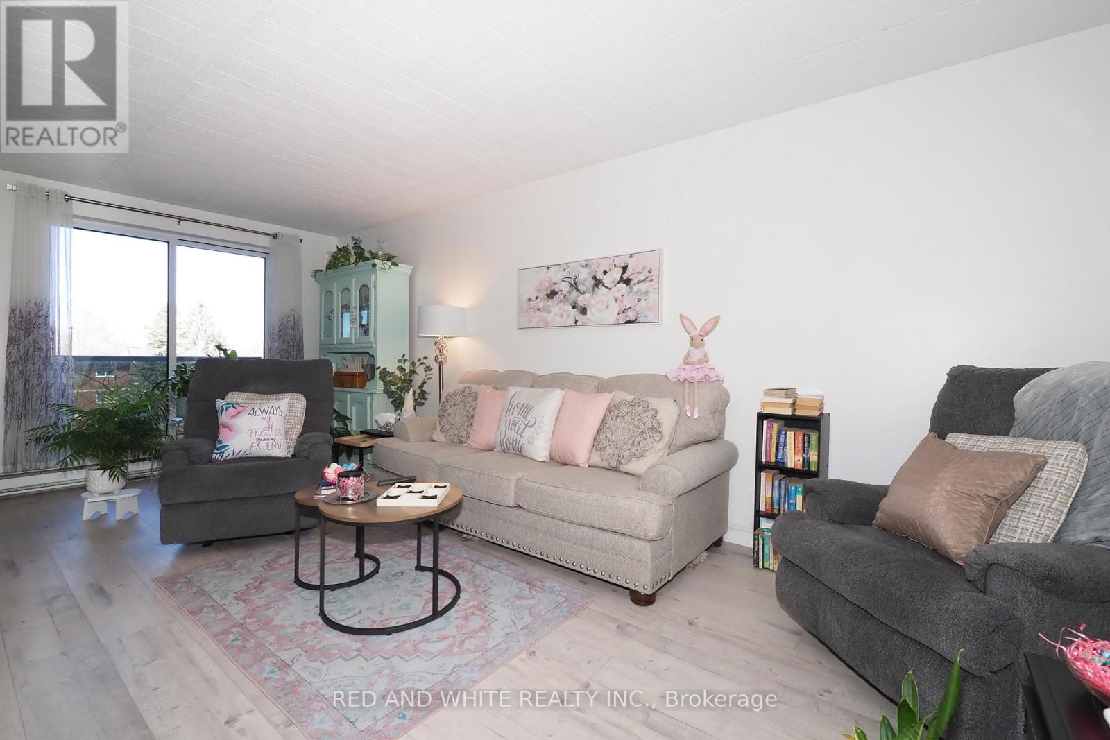 403 - 29 West Avenue W, Kitchener, Ontario  N2M 5E4 - Photo 4 - X12477605