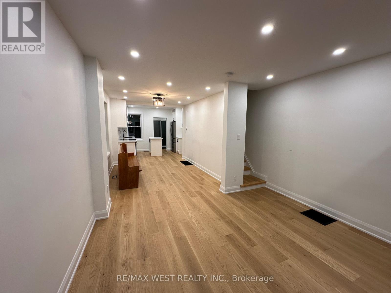 81 Kent Road, Toronto, Ontario  M4L 2X5 - Photo 8 - E12469197