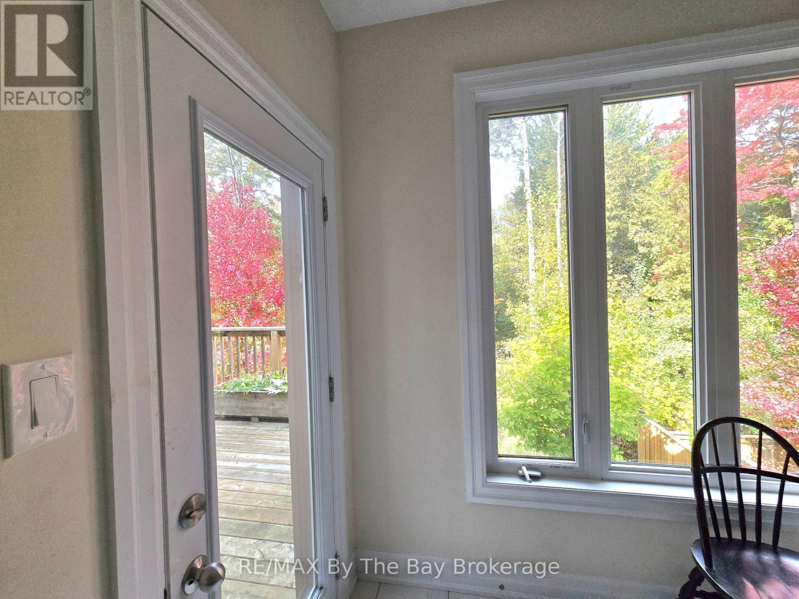 Upper - 93 Allegra Drive, Wasaga Beach, Ontario  L9Z 1P2 - Photo 10 - S12475195