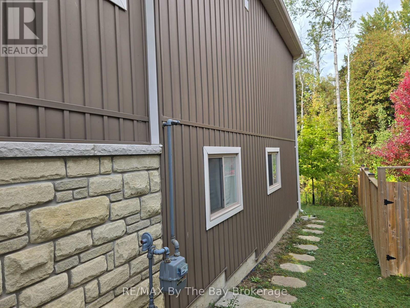Upper - 93 Allegra Drive, Wasaga Beach, Ontario  L9Z 1P2 - Photo 22 - S12475195