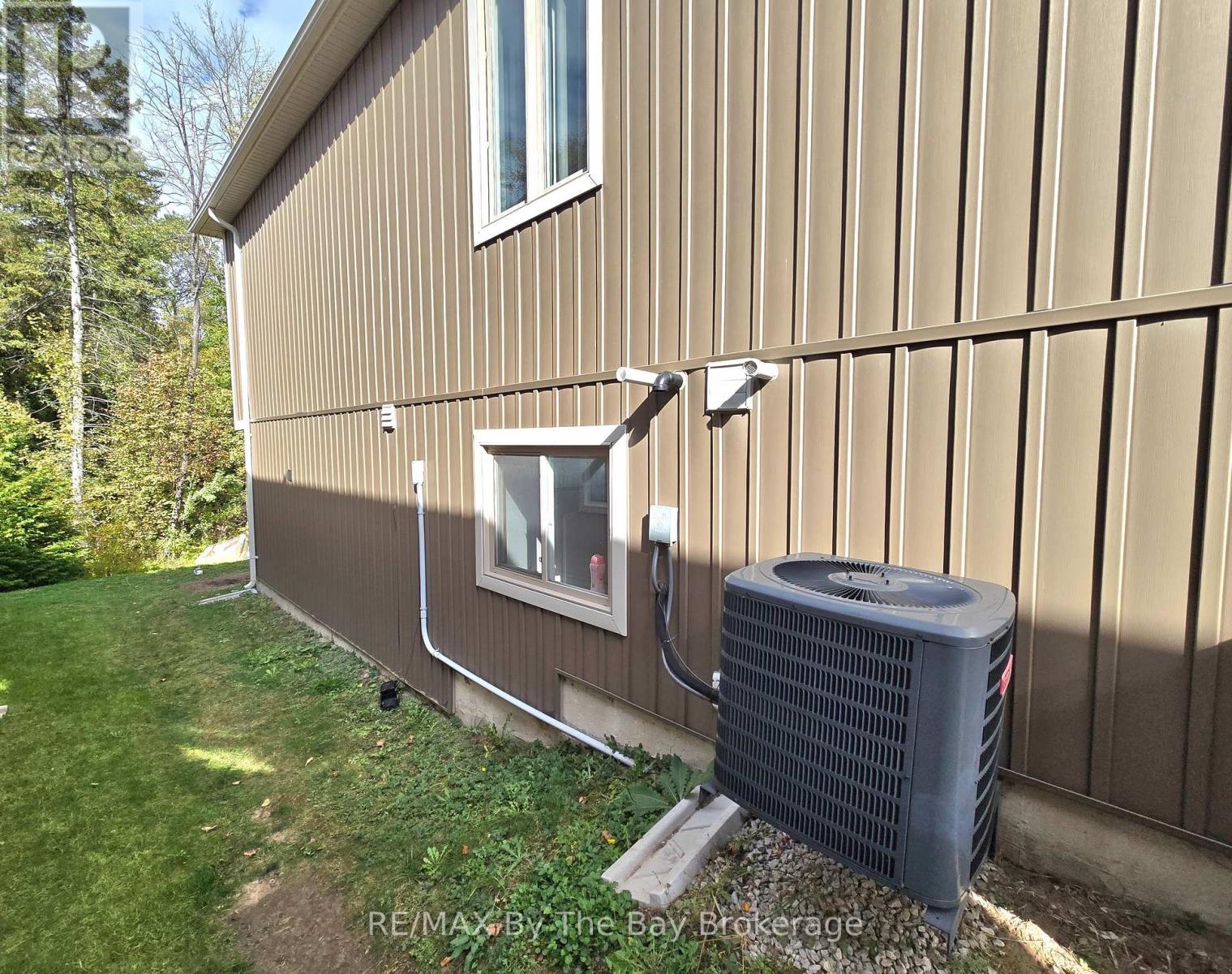 Upper - 93 Allegra Drive, Wasaga Beach, Ontario  L9Z 1P2 - Photo 23 - S12475195